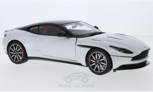 Modelauto Aston Martin DB11 coupe 1 metallic wit RHD 1/18 AUTOart