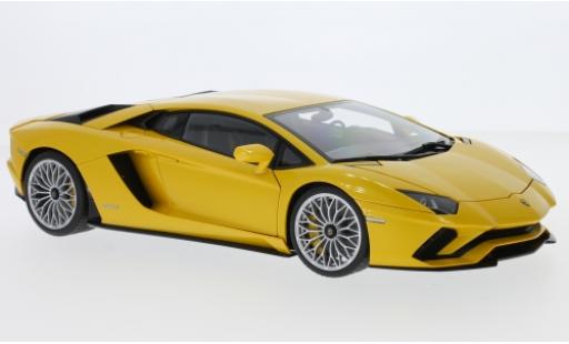 Modelauto Lamborghini Aventador S metallic geel 2017 1/18 AUTOart