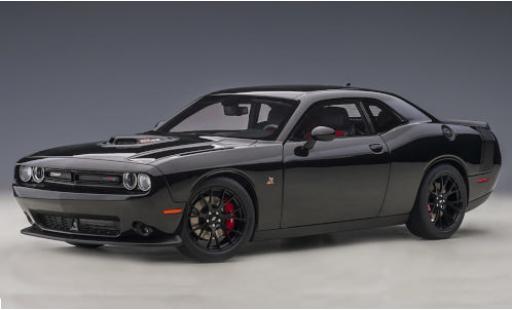 Modelauto Dodge Challenger Scat Pack 392 HEMI Shaker zwart/mat-zwart 2018 1/18 AUTOart