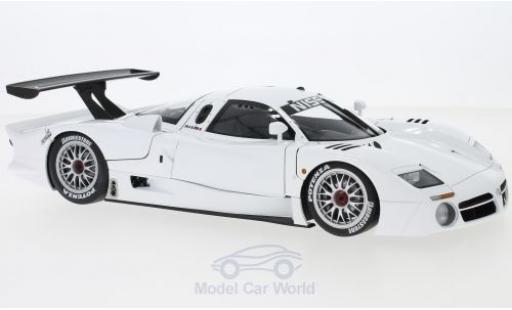 Modelauto Nissan R390 Le Mans GT1 wit RHD 1998 1/18 AUTOart