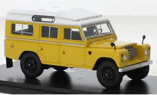 Modelauto Land Rover 109 Series III Autocult/Avenue 43 geel/wit 1975 1/43 AutoCult