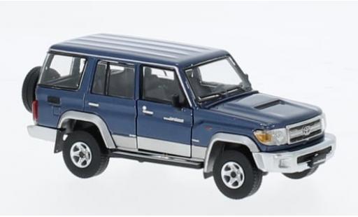 Modelauto Toyota Land Cruiser 70 (LC76) metallic blauw 1/64 BM Creations