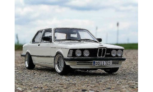 Bmw 323 tuning 1/18 Autoart e21 wit jantes alpina 16 pouces 1977 modelauto