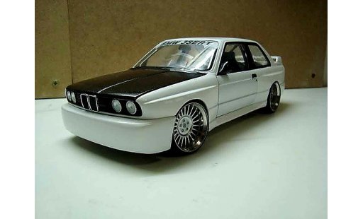 Bmw M3 coupe 1/18 Minichamps E30 wit jantes hartge 19 pouces modelauto