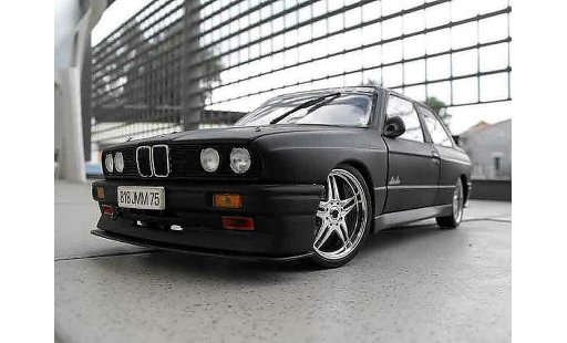 Bmw M3 coupe 1/18 Minichamps E30 zwart echappement inox nos modelauto