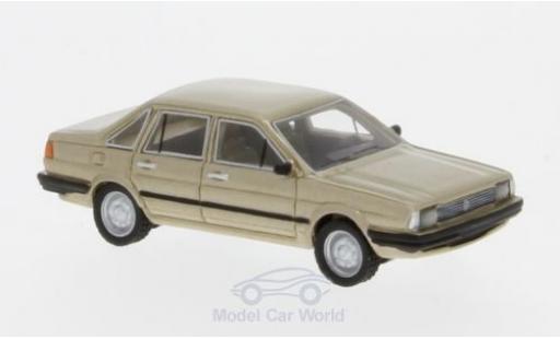 Modelauto Volkswagen Santana Base metallic beige 1982 1/87 BoS Models