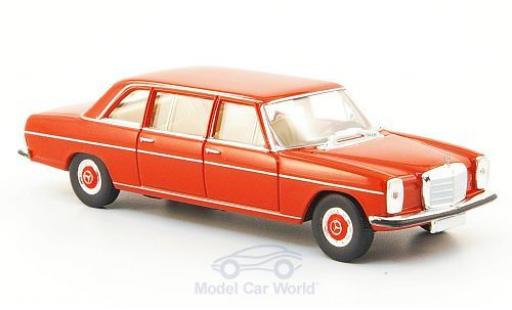 Modelauto Mercedes 220 Base D lang (W115) rood 1/87 Brekina