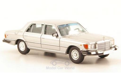 Modelauto Mercedes 450 Base (W116) grijs US-Version 1/87 Brekina