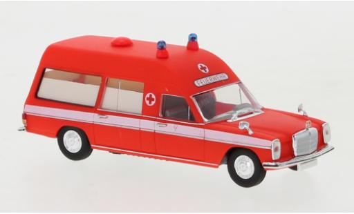 Modelauto Mercedes /8 Base KTW Berufsbrandweer Frankfurt 1970 2. Version Ambulancewagen 1/87 Brekina