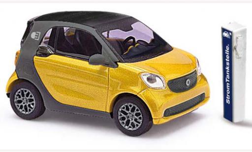 Modelauto Smart ForTwo Electric Drive gold 2014 1/87 Busch