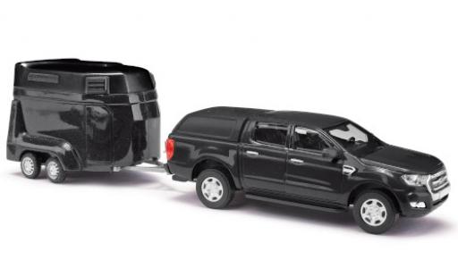 Modelauto Ford Ranger DoKa zwart 2016 avec Hardtop et remorque &Atilde; cheval 1/87 Busch