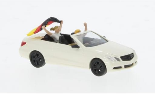 Modelauto Mercedes Classe E Cabriolet Fu&Atilde;�ball-Fieber 2024 1/87 Busch