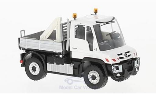 Modelauto Mercedes Unimog 406-425 U 430 2013 met Gitter en Kran 1/87 Busch