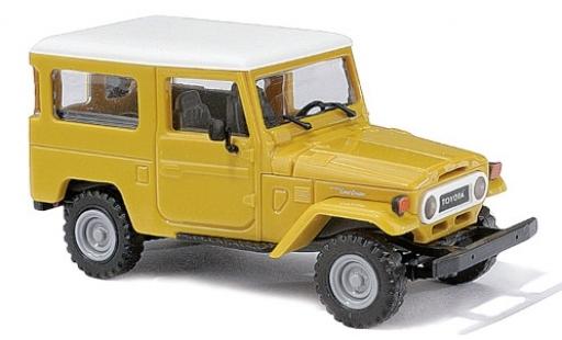 Modelauto Toyota Land Cruiser 40 J4 geel/wit 1960 1/87 Busch