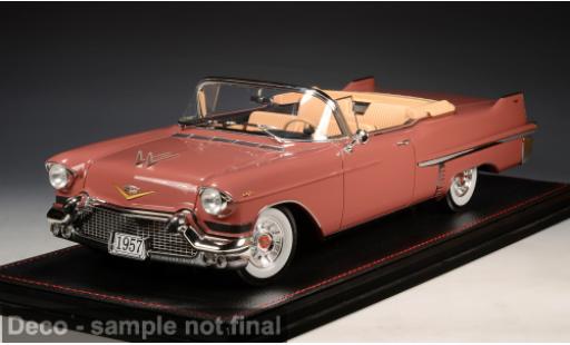 Modelauto Cadillac Series 62 Convertible Cabriolet roze 1957 1/18 Stamp Models