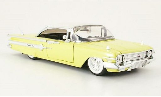Chevrolet Impala SS 1/24 Jada Toys pastellgeel/wit 1960 modelauto