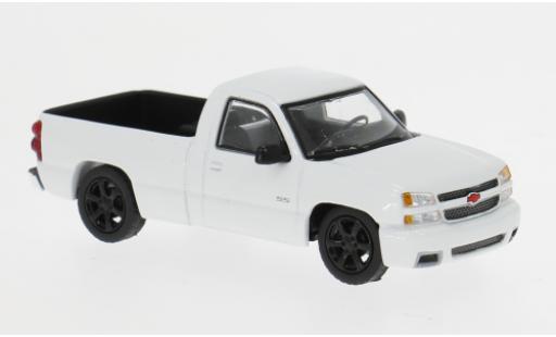 Modelauto Chevrolet Silverado pickup Single Cab wit 2006 1/64 Para64