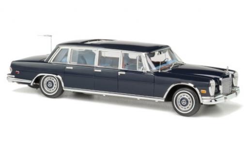 Modelauto Mercedes 600 Pullman (W100) blauw King of Rock n Roll 1/18 CMC
