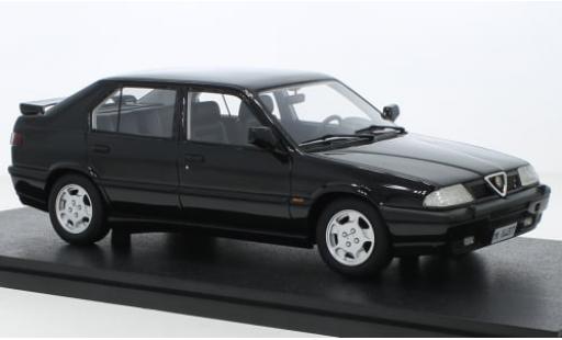 Modelauto Alfa Romeo 33 1.7 qv Permanent 4 zwart 1991 1/18 Cult Scale Models