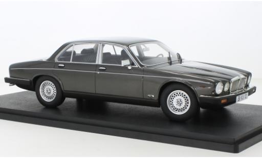 Modelauto Jaguar XJ Series III SIII Sovereign metallic grijs 1986 1/18 Cult Scale Models