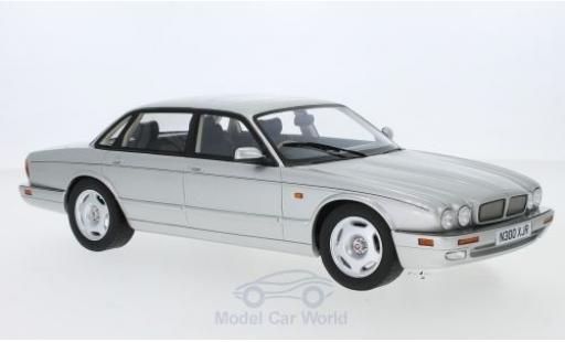 Modelauto Jaguar XJR X300 R () grijs RHD 1995 1/18 Cult Scale Models