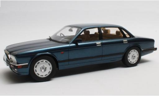 Modelauto Jaguar XJR XJ40 R (40) metallic blauw RHD 1990 1/18 Cult Scale Models