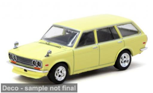 Modelauto Datsun 510 Wagon Bluebird geel 1973 1/64 Tarmac Works