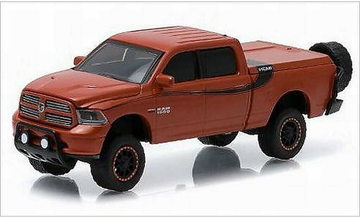 Dodge RAM pickup 1/64 Greenlight 1500 Sport metallic bruin/zwart 2014 modelauto