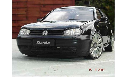 Volkswagen Golf GTI 1/18 Revell 3.2 turbo modelauto