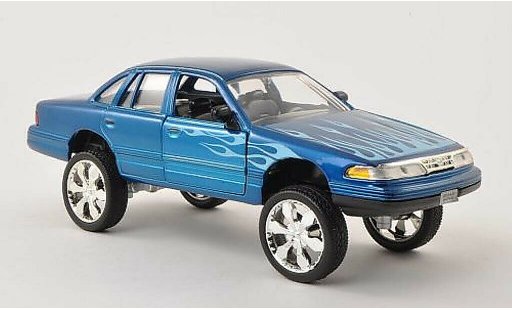 Ford Crown Victoria 1/24 Motormax Tuning blauw met Dekor 1998 modelauto