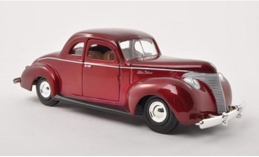 Ford Custom Berline 1/24 Motormax rood 1940 modelauto