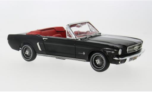 Modelauto Ford Mustang Hardtop Conver zwart 1/18 Auto World