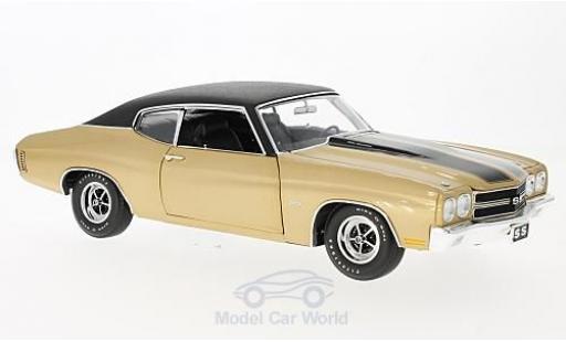 Modelauto Chevrolet Chevelle SS 396 gold/zwart 1970 with vinyl top 1/18 GMP