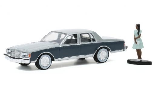 Modelauto Chevrolet Caprice Classic Sedan metallic grijs/mat-grijs 1981 avec figurine 1/64 Greenlight