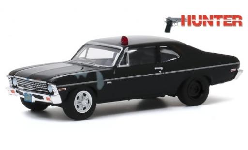 Modelauto Chevrolet Nova Coupe mat-zwart 1969 Hunter (TV Serie) avec traces d 1/64 Greenlight