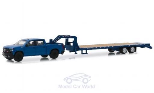Modelauto Chevrolet Silverado pickup blauw 2019 met Schwanenhalsanh&Atilde;&curren;nger 1/64 Greenlight