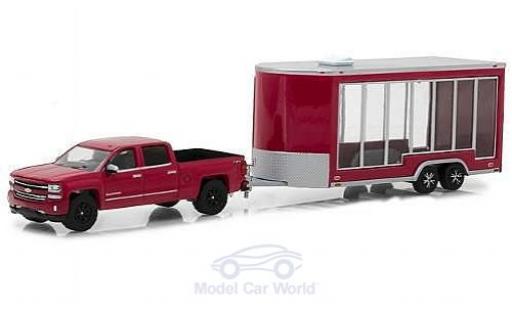 Modelauto Chevrolet Silverado pickup rood/grijs 2016 met Display Trailer 1/64 Greenlight
