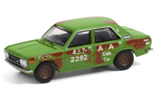 Modelauto Datsun 510 Sedan A&A Cab Co. 1970 4-Door avec traces de vieilissement 1/64 Greenlight