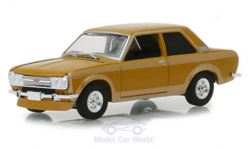 Modelauto Datsun 510 Sedan beige 1968 1/64 Greenlight