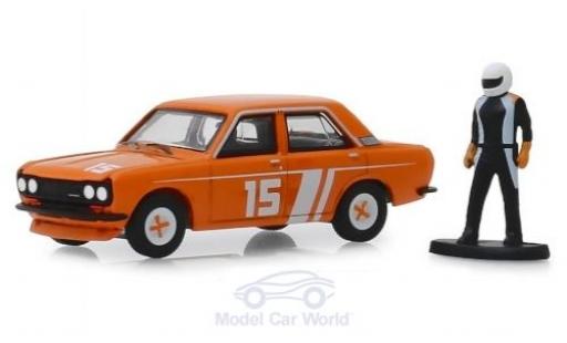 Modelauto Datsun 510 course No.15 1970 met Rennfahrerfigur 1/64 Greenlight