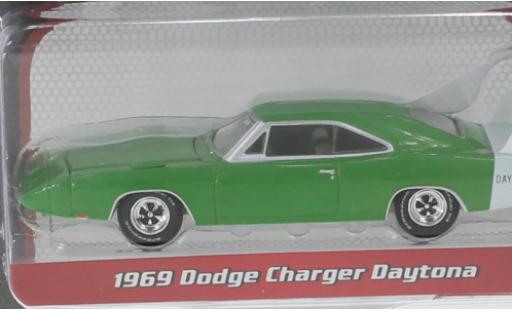 Modelauto Dodge Charger Daytona metallic groen/wit 1969 1/64 Greenlight