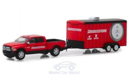 Modelauto Dodge RAM pickup rood Bridgestone 2017 met Anh&Atilde;&curren;nger 1/64 Greenlight
