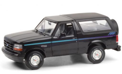 Modelauto Ford Bronco Wagon Nite Edition zwart/Dekor 1992 1/18 Greenlight