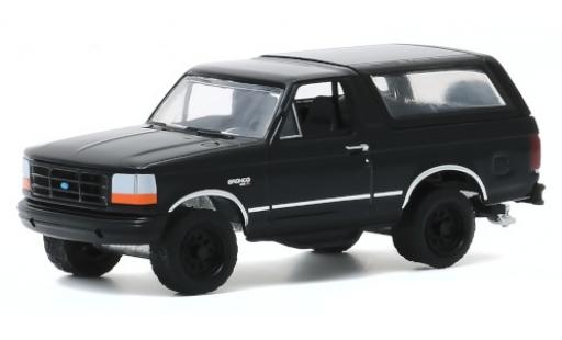Modelauto Ford Bronco Wagon zwart 1994 1/64 Greenlight