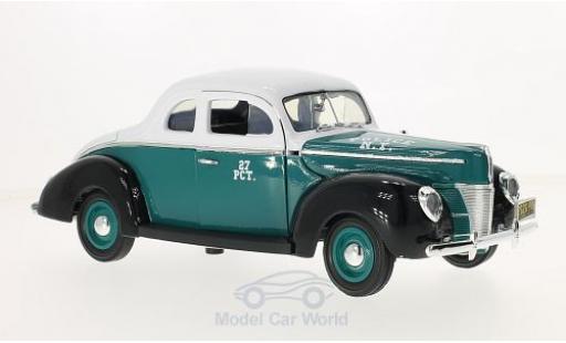 Modelauto Ford Deluxe Coupe groen/wit NYPD - Politie 1940 zonder Vitrine 1/18 Greenlight