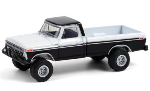 Modelauto Ford F-250 Custom zwart/wit 1976 1/64 Greenlight
