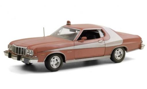 Modelauto Ford Gran Torino Starsky and Hutch rood/wit 1976 (TV-s&iuml;&iquest;&frac12;rie 1975-79) avec Witterungsspuren 1/24 Greenlight
