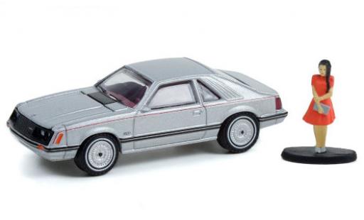 Modelauto Ford Mustang Ghia grijs 1979 met Figur 1/64 Greenlight