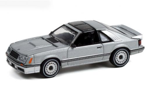 Modelauto Ford Mustang GT grijs 1982 1/64 Greenlight