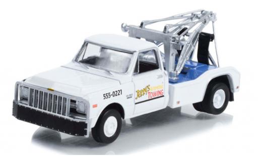 Modelauto Chevrolet C-30 wrecker Dually wit Fall Guy Stuntman Association 1969 1/64 Greenlight